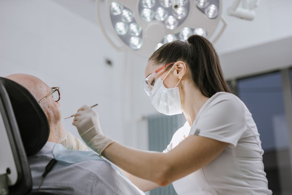how much do dental implants cost without insurance