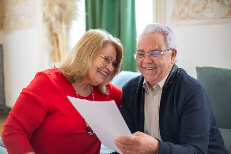 Family caregiver reviewing Medicare Advantage vs Original Medicare 2026 options with a senior man on a tablet