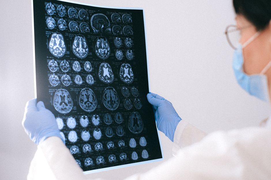 MRI scanner in a clinic illustrating MRI cost without insurance for self-pay patients